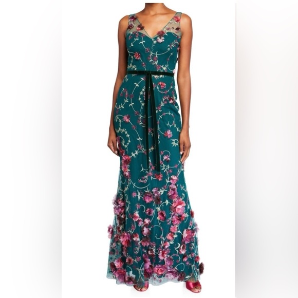 Marchesa Notte Dresses & Skirts - NWT Marchesa Notte size 16 emerald dress with 3D appliqué flowers